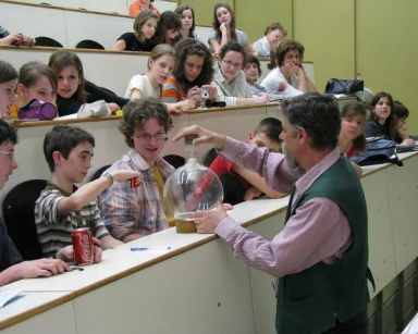 A cikk saját ábrája: Chemistry Experiments - For Comparative Analyses for Demonstrating Environmental Differences on Venus, Earth, Mars and Titan, - Built on Educational Space Probes Hunveyor and Husar