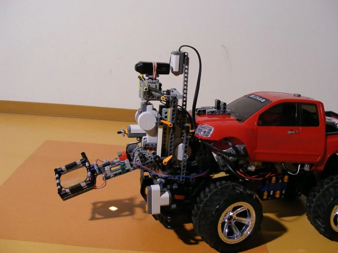 A cikk saját ábrája: Optical-Chemistry Experiment Measuring Gases Liberated by Heating from the “Planetary” Soil by The Husar-5 NXT-Based Rover Model of The Széchenyi István High School, Sopron, Hungary
